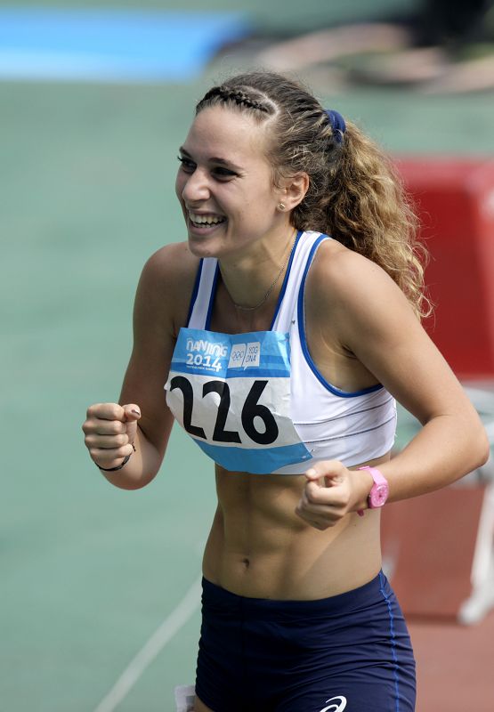 图文:青奥会女子100米栏 劳拉-瓦莱特拿下冠军