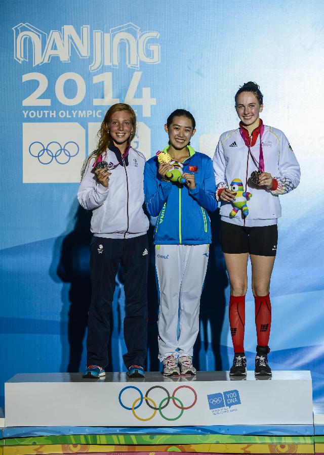 (青奥会领奖台)(2)现代五项――中国选手钟秀婷夺得女子个人赛冠军(图