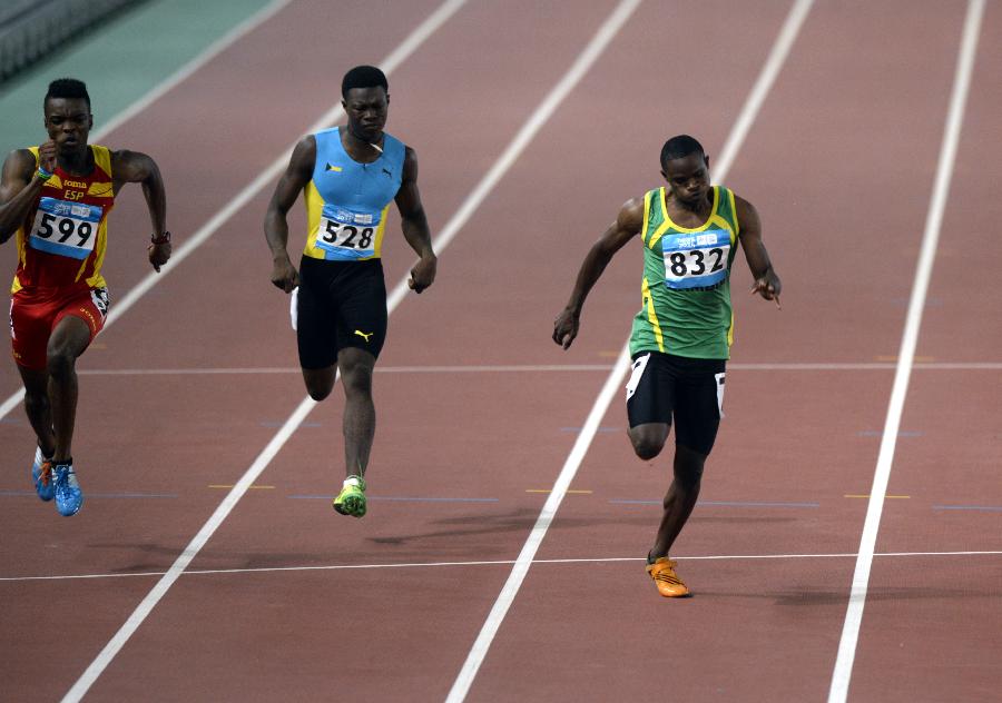 (青奥会)(7)田径--男子100米决赛:赞比亚选手悉