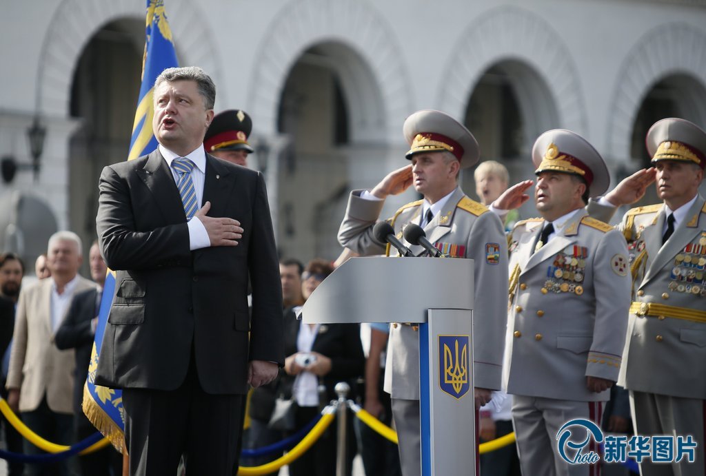 乌克兰举行独立日阅兵 总统波罗申科到场(高清