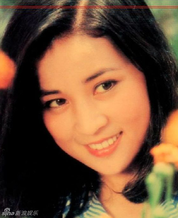 林凤娇1953年1月30日出生于台湾，20世纪70年代台湾女演员，成龙的妻子。1971年因拍《潮州怒汉》踏入影坛。林凤娇娴静端庄、谦和、淳朴、美丽又低调。
