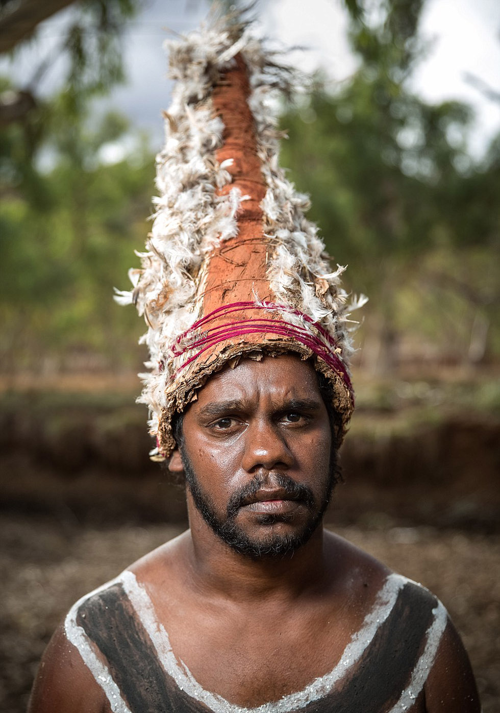 澳土著部落神秘风俗:用岩石划伤自己以唤醒祖