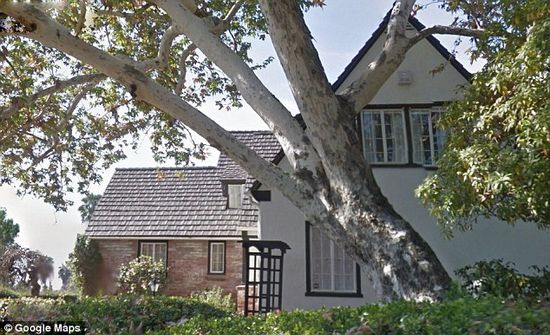 图为美国作家L・罗恩・哈伯德送给第三位妻子的豪宅，现在标价2.5万英镑（约合2544万元人民币）。