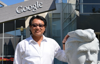 程耀辉2012年在谷歌总部前的照片