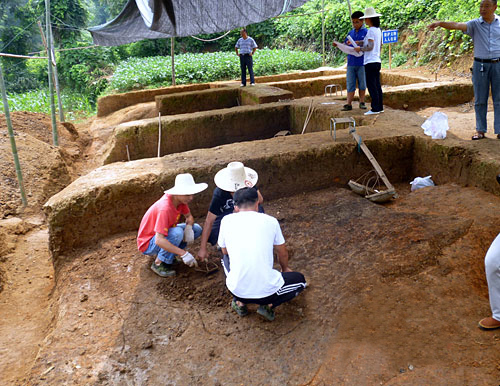 铜岭铜矿遗址新出土商代陶片石器(图)在位于瑞昌市夏畈镇的国家级文物