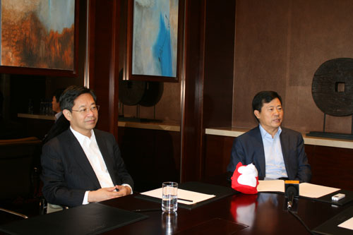 中民投总裁李怀珍（图右）、副总裁孔林山接受搜狐财经专访