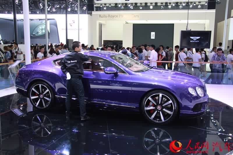 人民网直击2014成都车展—宾利全新欧陆gt v8 s(组图)