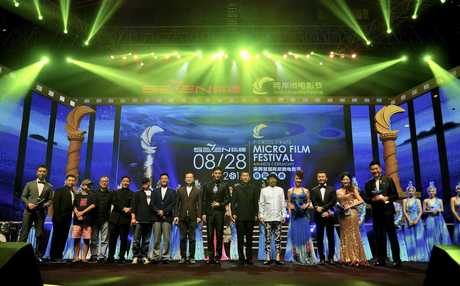 由柒牌集团独家冠名支持的柒牌首届两岸微电影节颁奖盛典在厦门盛大开幕。
