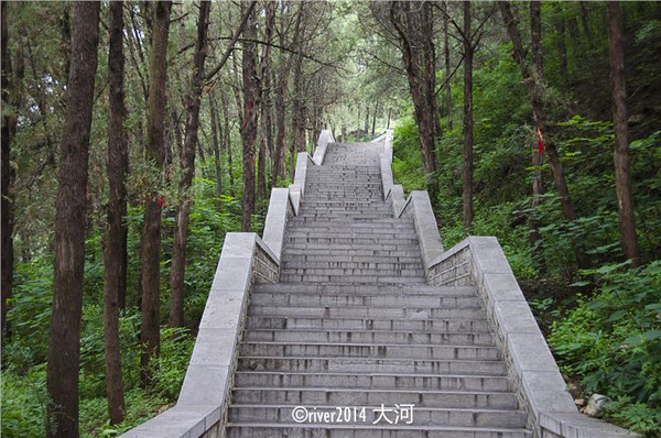 这座古寺始建于东晋时期,原名郎公寺,后损毁,隋朝时期重建,改名为神通