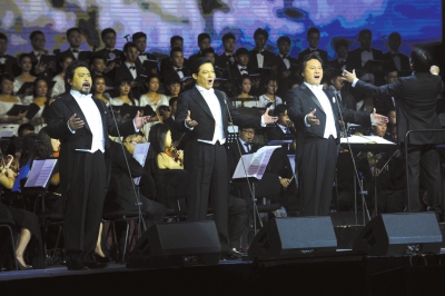 中国三高唱抗战老歌 邀观众一起大合唱