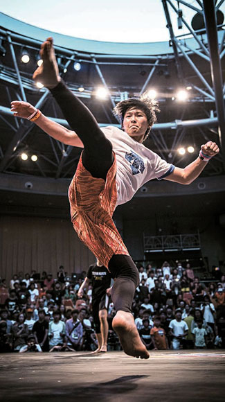 武术比赛踢腿大赛 韩国刘仁建成世界最强