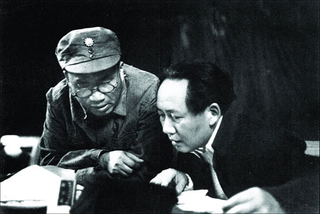 毛泽东和朱德在抗战时候。