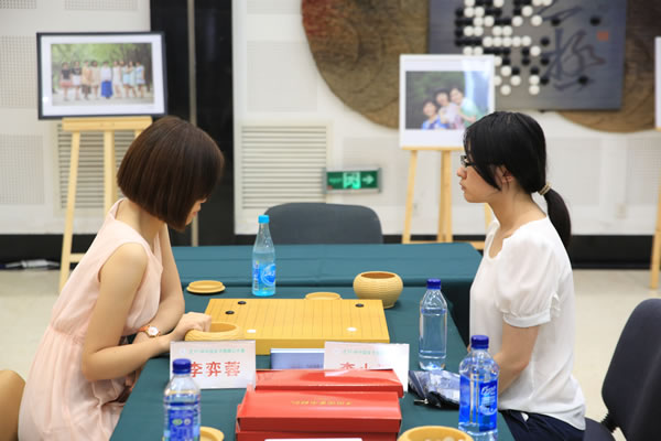 图文:第12届建桥杯女子赛开幕 李弈蓉对李小溪-搜狐体育