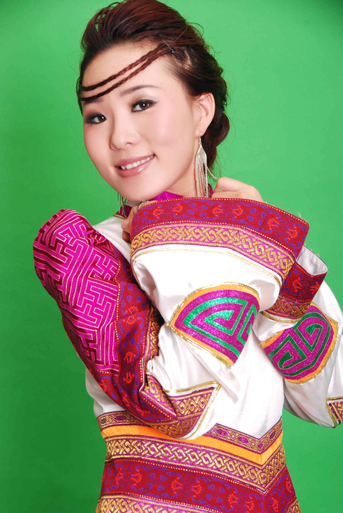 蒙古族青年女歌手"图雅":资料介绍(图)