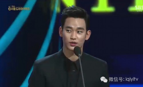 胡歌郑元畅韩国捧杯 金秀贤爱被人叫都敏俊/图