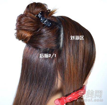 将头发分区,刘海区三七分 后脑勺一分二