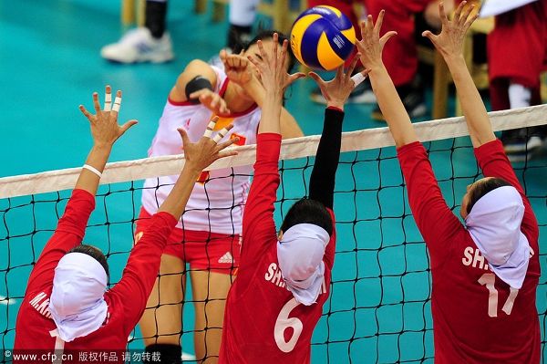 图文：[亚洲杯]女排3-0伊朗 伊朗三人拦网