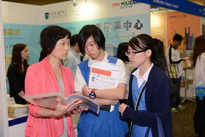 图：今年有75所内地高校参与免试招收香港学生计划，共录取1535名香港学生。来源 香港《大公报》