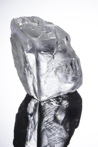 这颗钻石重达232克拉，估价最高达1000万英镑。