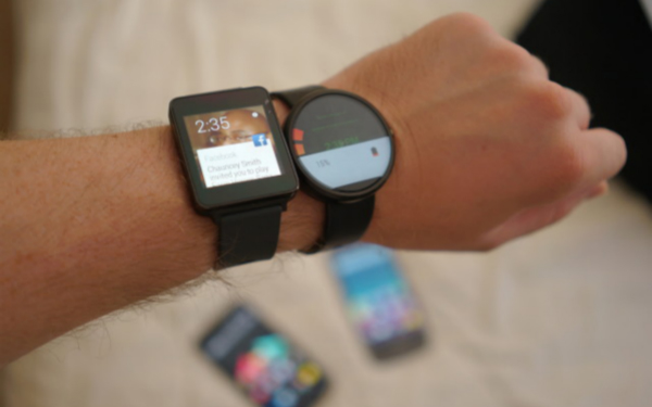 Apple Watch 发布会上，Tim Cook 对续航能力遮遮掩掩，而后有消息称 Apple Watch 的续航只有一天。看来被寄予厚望的苹果也不能解决智能手表的续航命题。