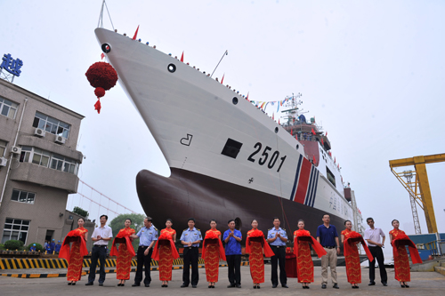 首艘5000吨级海警船在武汉下水