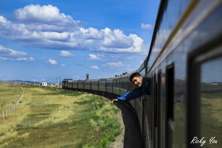 重庆男孩坐21天火车到德国上学 窗外风景每天