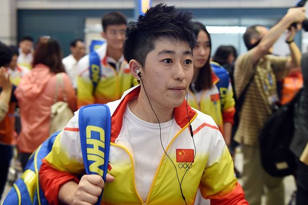 图文：中国羽毛球队抵达仁川 于洋抵达韩国