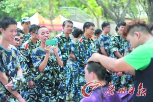 军训――我们从"头"开始(组图)