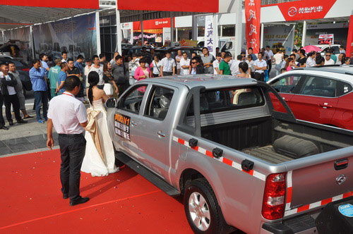 黄海N1皮卡车 高性价比赢得名城巡展认可