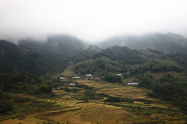 远离城市的喧闹,品味山乡的田园风光大别山自驾游