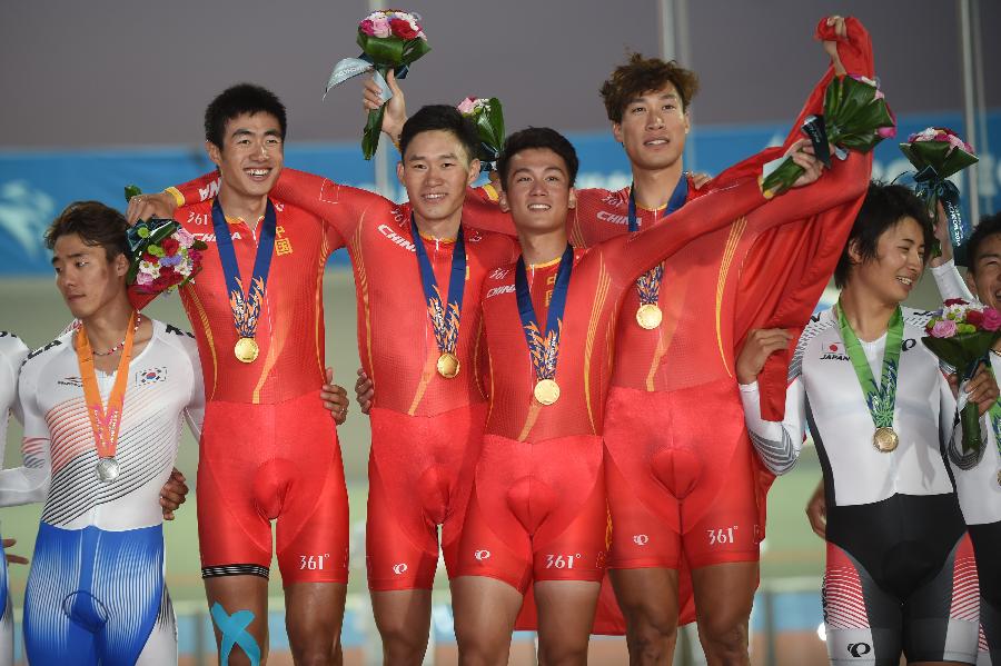 (亚运会·领奖台)(1)自行车--男子团体追逐赛:中