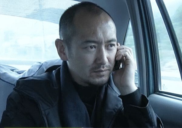 电视剧《势不两立》目前正在浙江卫视热播,实力演员张磊在剧中变身