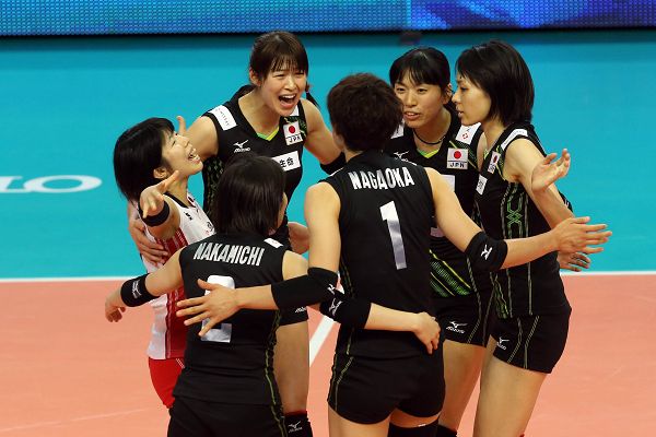 图文:[世锦赛]女排3-2日本 日本庆祝-搜狐体育