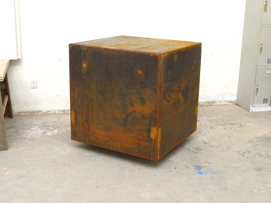 彨һ׵ĺڰ 104x104x104 cm 2012
