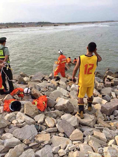 6岁女孩落海多名游客救援 孩子被救舅舅却失踪
