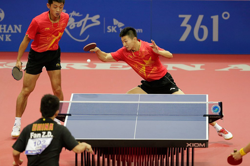 高清:乒乓球男双决赛中国内战 马龙/张继科夺金(组图)