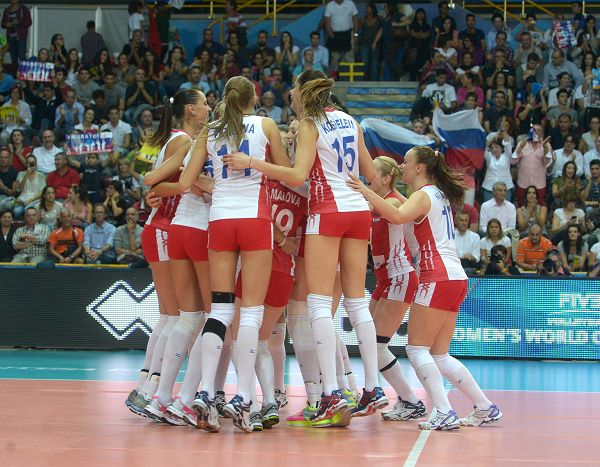 图文：俄罗斯女排3-0塞尔维亚 俄罗斯庆祝晋级