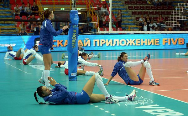 图文:俄罗斯女排3-0塞尔维亚 赛前热身