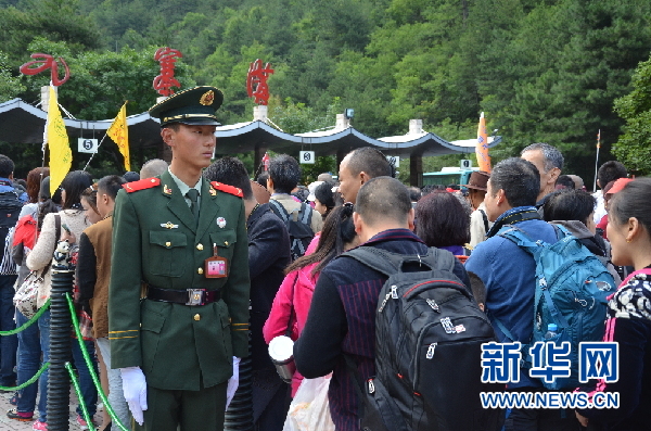 武警四川总队:国庆假日我执勤(组图)