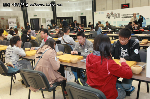 国手、专业选手与网络业余选手、棋牌爱好者共同参与比赛是网智会2014赛季一大亮点<b