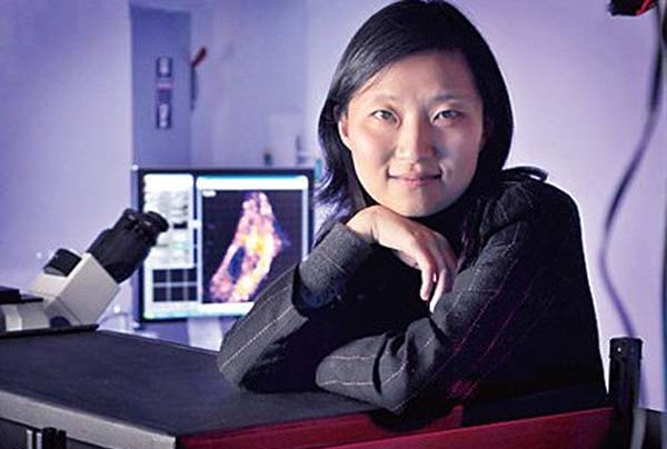 华裔女科学家庄小威诺贝尔化学奖揭晓后,多位科学家撰文质疑评选结果,称华裔女科学家庄小威亦应分享这一奖项。