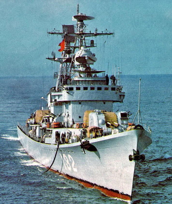 图为101鞍山舰,为前苏联6607型