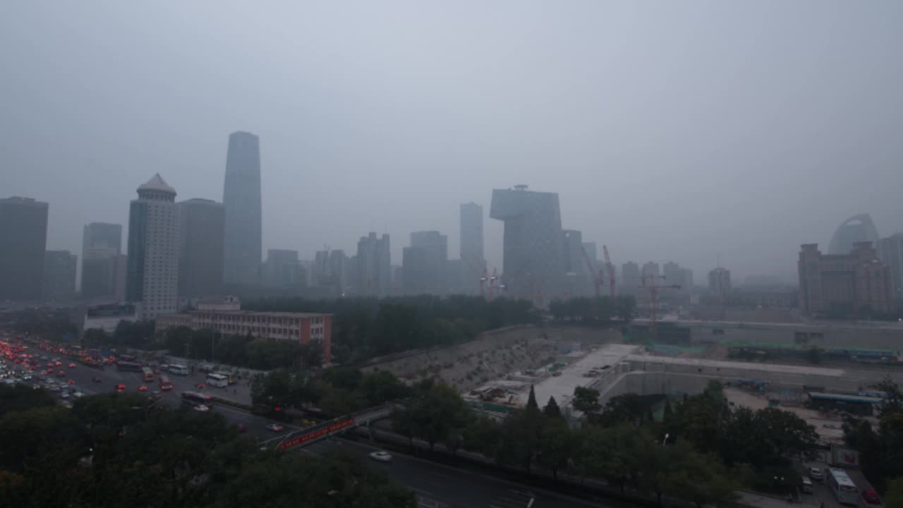 实拍:北京雾霾散去全程 霓虹闪烁尽美景