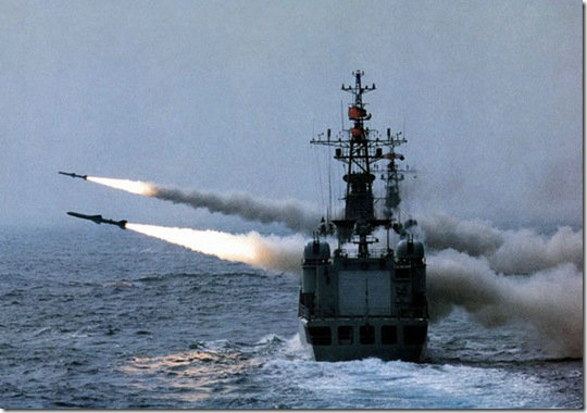 资料图:中国海军舰艇发射反舰导弹。