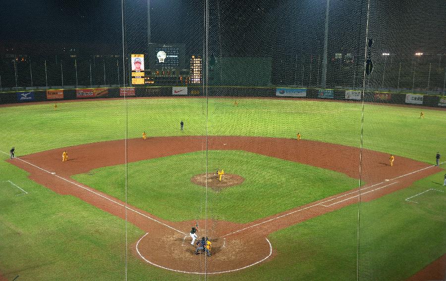 垒球有机会重返奥运 10月12日,选手们在台北天母棒球场举行的中华职棒