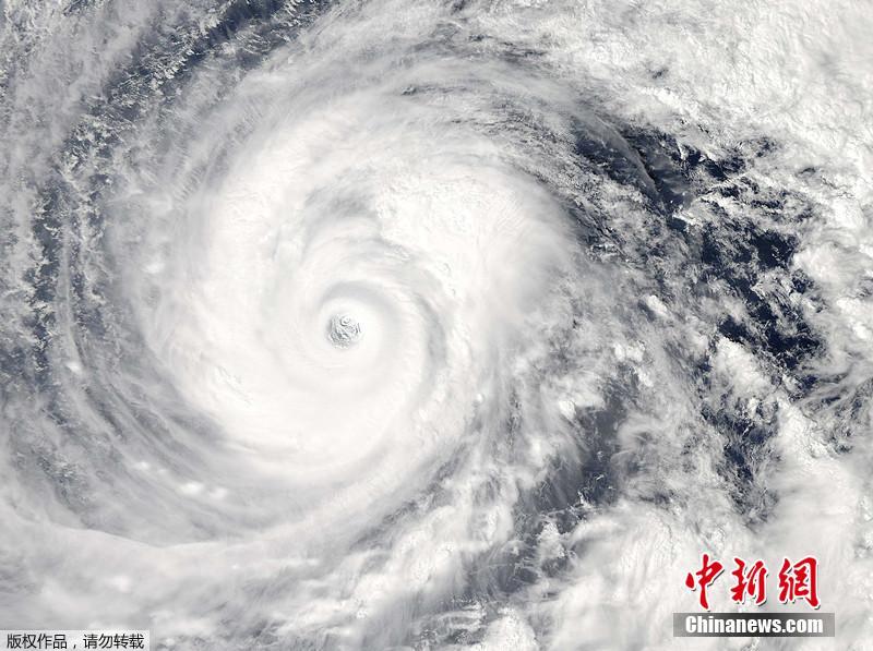 19号超强台风袭击日本致数十人伤 航班地铁被