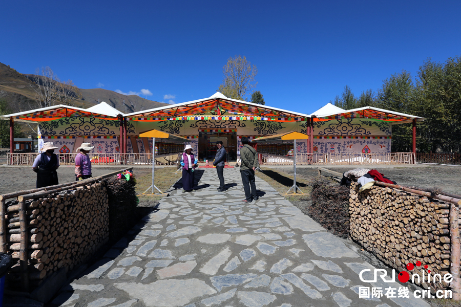 藏族民居旅游项目助力道孚县藏族人家脱贫致富