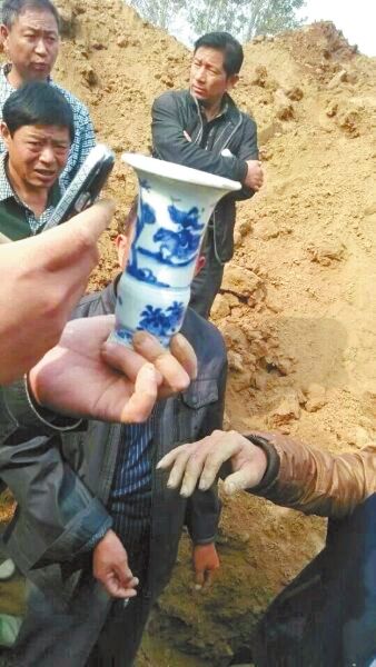 墓主官居正二品石碑及瓷片出土(图)