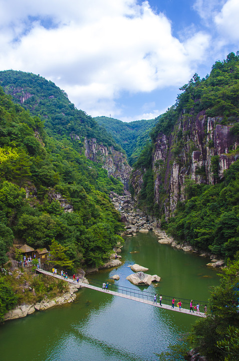 莆田,福建省地级市.因多荔枝,又称"荔城"