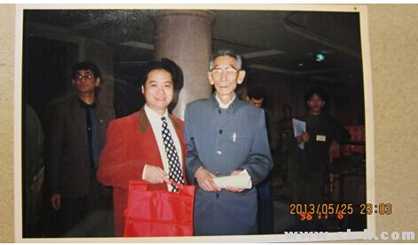 涂太中和著名相声演员马三立合影